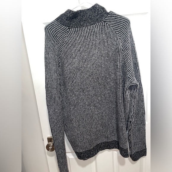 NEW with tags Treasure and Bond Mens Sweater- xL - Picture 2 of 4